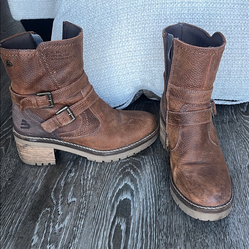 Bull Boxer Brown Boots - Size 8